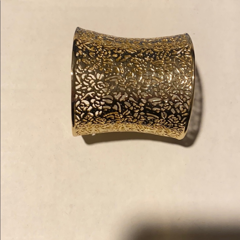 Kendra Scott gold colored cuff bracelet